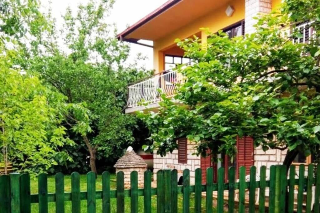 Apartment Sanja Near The Sea, Spacious And Green :) Pula Zewnętrze zdjęcie